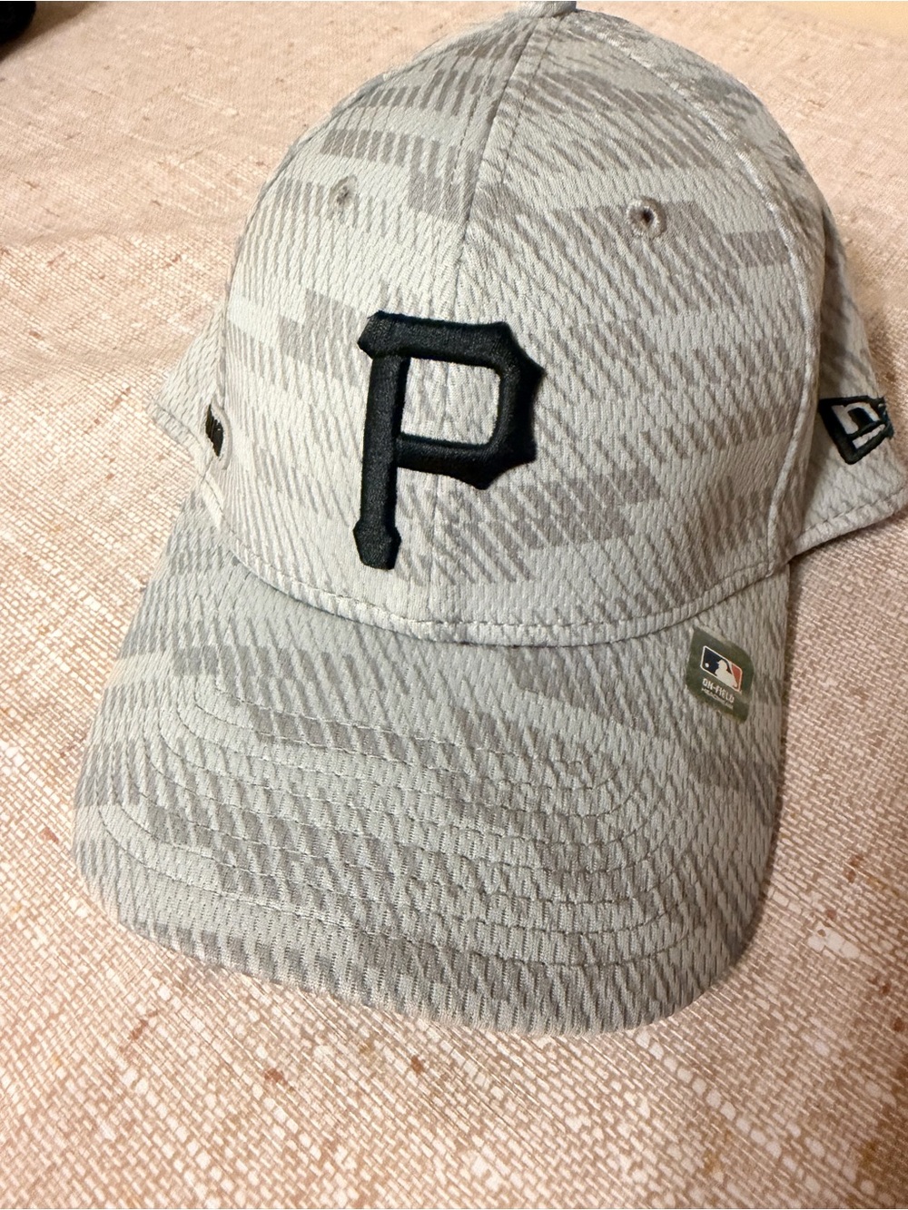 New Era Pittsburgh Pirates Gray Pattern Cap with Black P